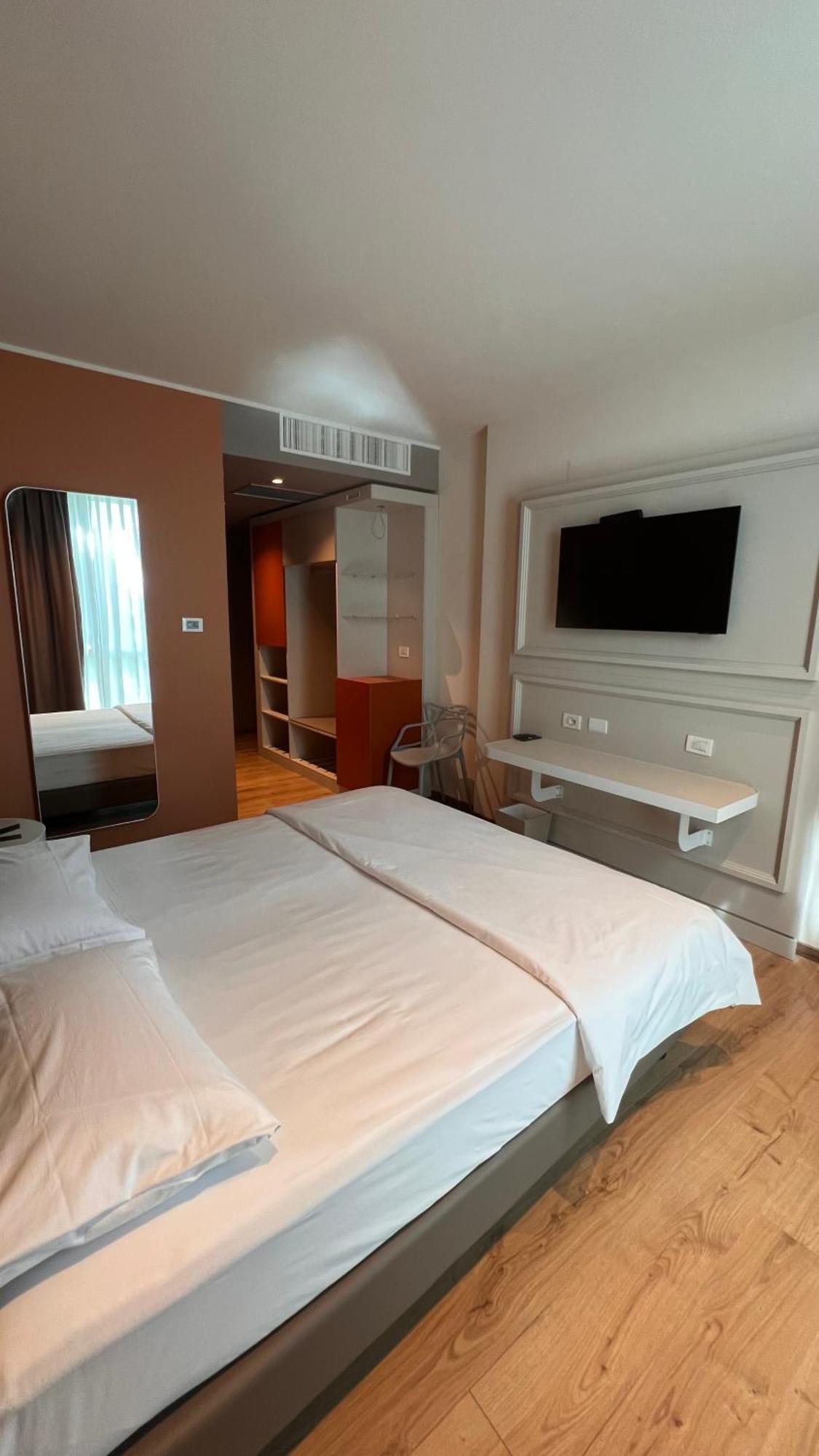 Kare Hotel Banchette D'Ivrea Bagian luar foto
