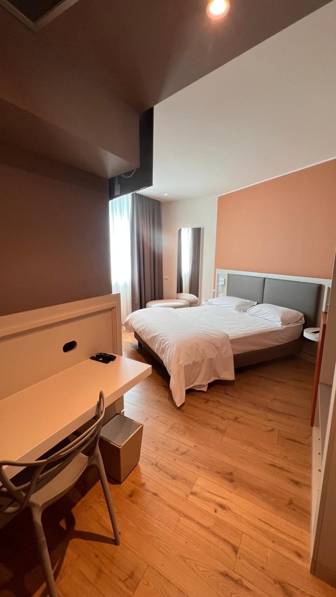 Kare Hotel Banchette D'Ivrea Bagian luar foto